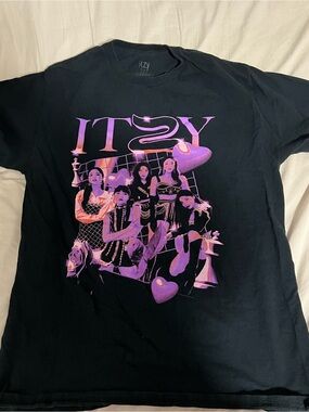 ITZY Checkmate World Tour Official Concert Tee M
